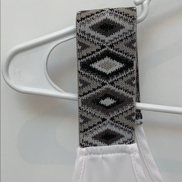 White Tank with Chevron Printed Strap - Picture 4 of 6